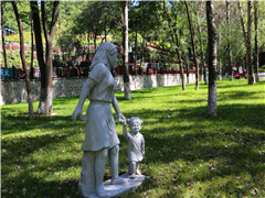 乌兰察布德厚陵园墓地最大的特点是什么？